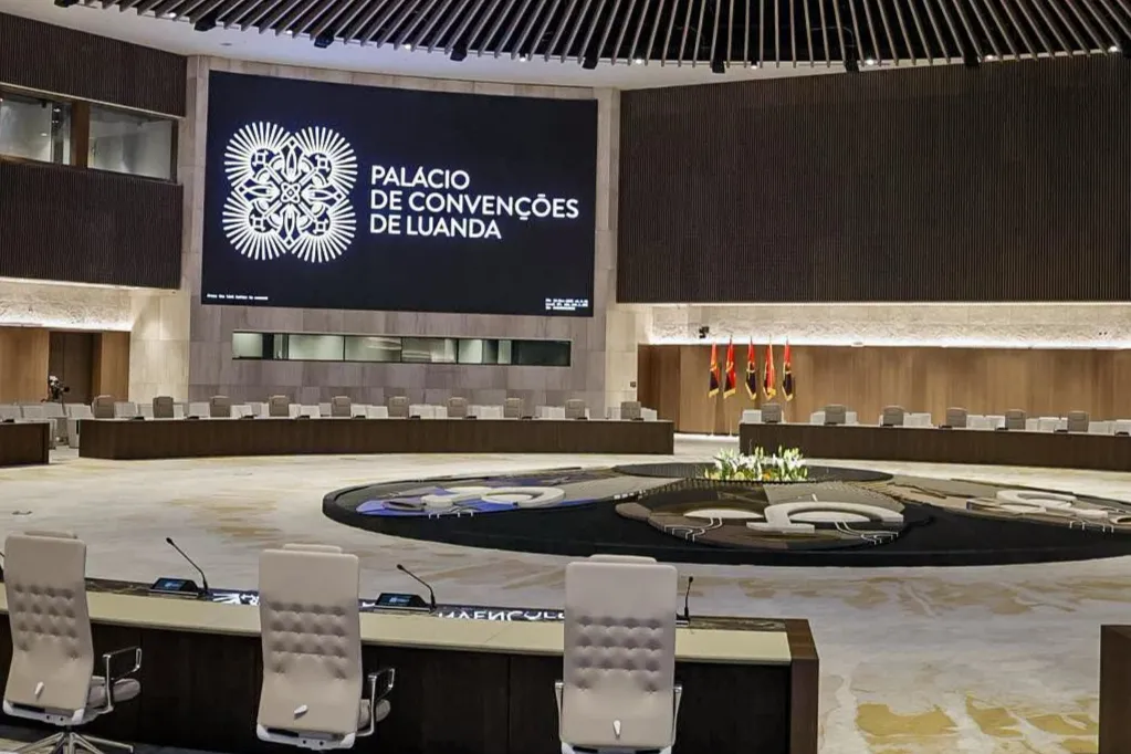 Palácio de Luanda simboliza abertura de Angola