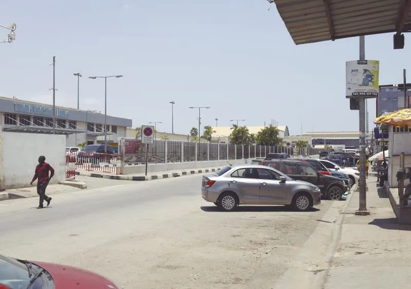 Aeroporto 4 de fevereiro: Desactivação de terminal doméstico provoca falência de negócios locais