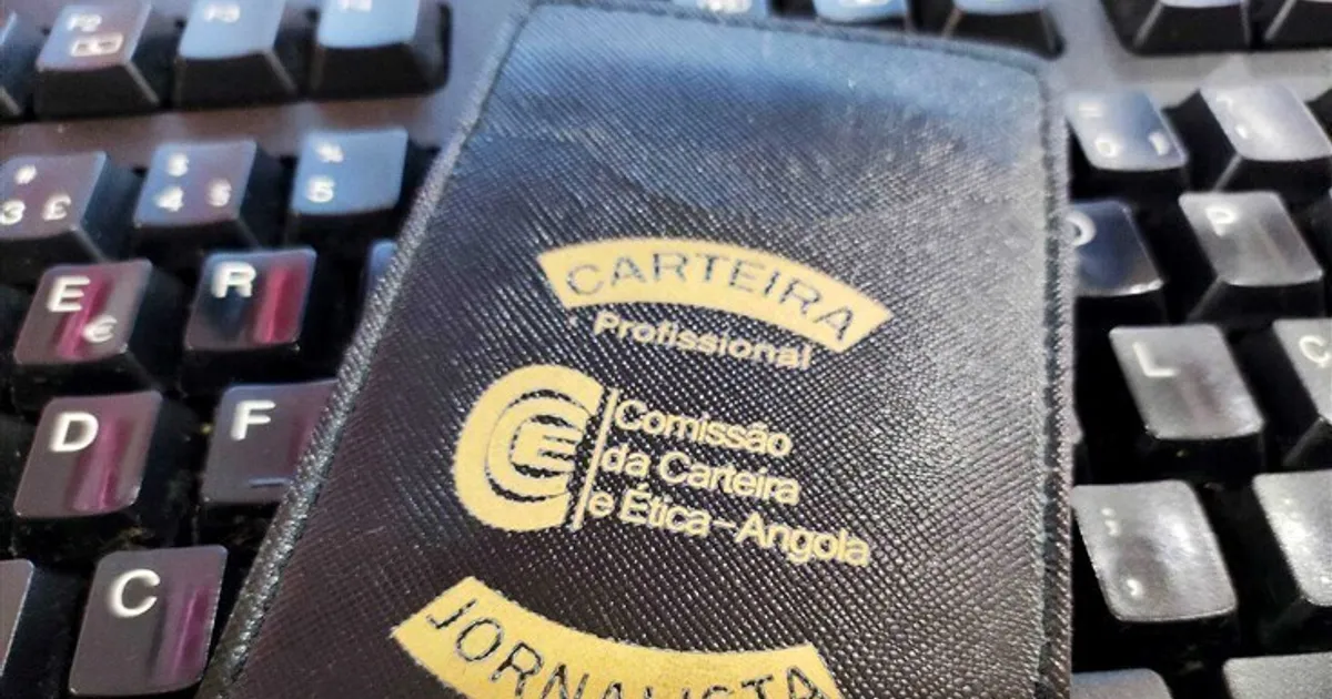 CCE aplicou processos disciplinares a 100 jornalistas e prepara-se para multar órgãos com profissionais sem carteira – Ernesto Bartolomeu suspenso e multado por ser mestre de cerimónias no acto central do 11 de Novembro