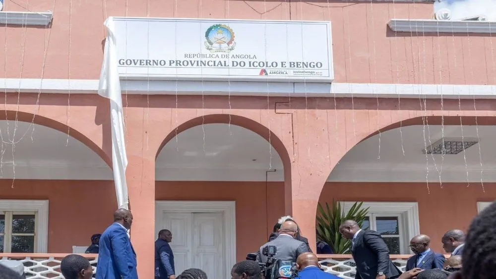 Icolo e Bengo: Governador manda demolir edifícios com bandeiras de partidos políticos construídas em terrenos não autorizados