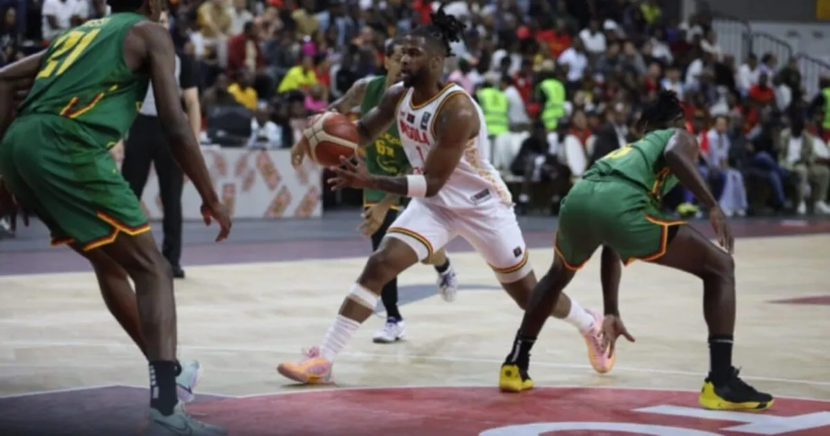 Afrobasket 2025: Angola suou mas venceu os Camarões e está na final - Mali é o adversário dos angolanos na partida da título