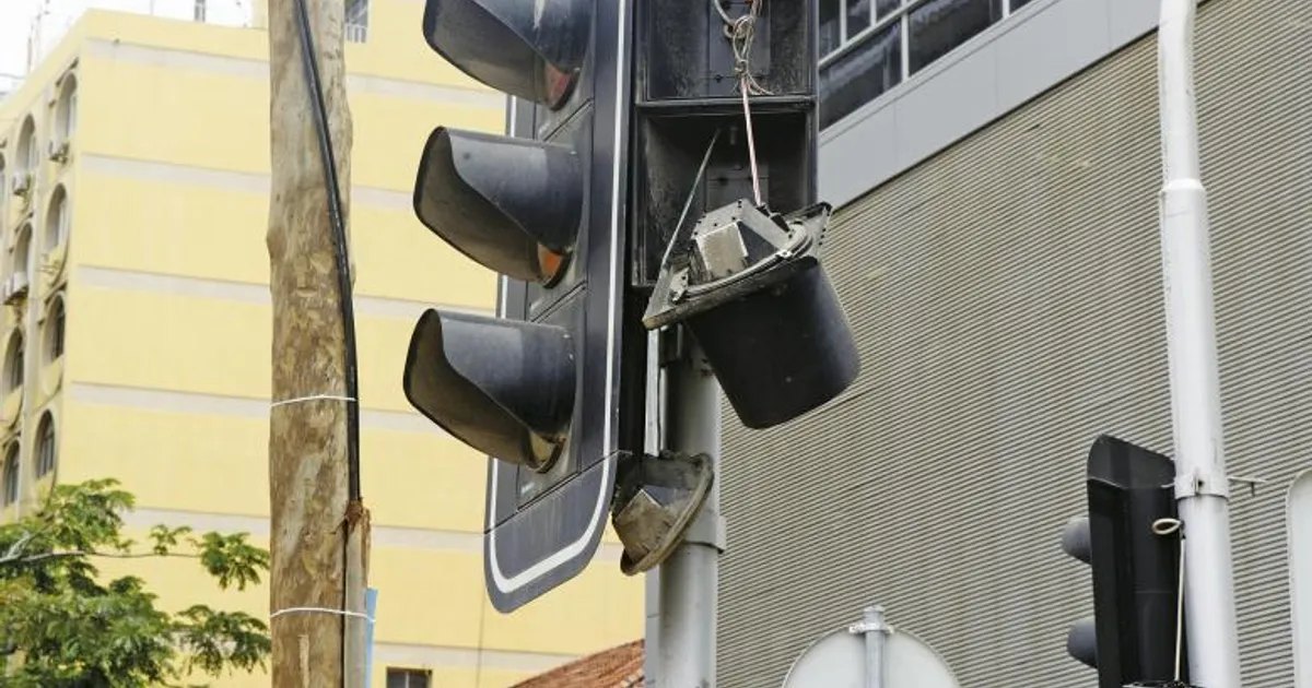 Sinalização: Mais de 70% dos semáforos em Luanda estão fora de serviço