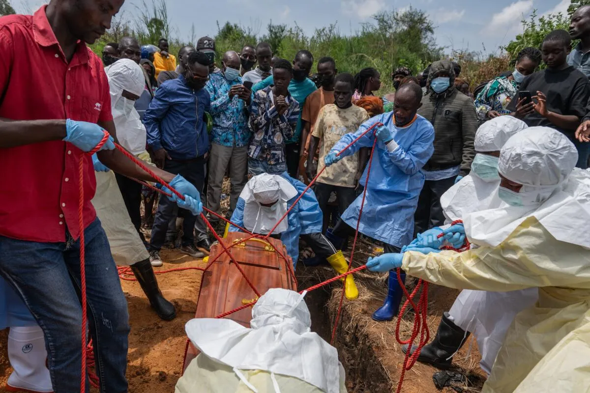 Ébola/RDC: Bunia, o grau zero da 17ª epidemia da mais letal febre hemorrágica conhecida, está a ser isolada do mundo