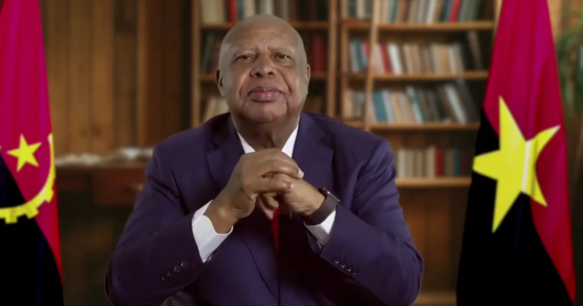 Higino Carneiro começa a corrida sem o "tiro de largada" de João Lourenço e anuncia, em vídeo, pré-candidatura à liderança do MPLA, no dia em que faz 70 anos