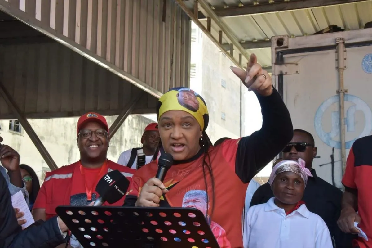 MPLA diz que um telemóvel na mão de um jovem é mais forte do que mil megafones nos comícios