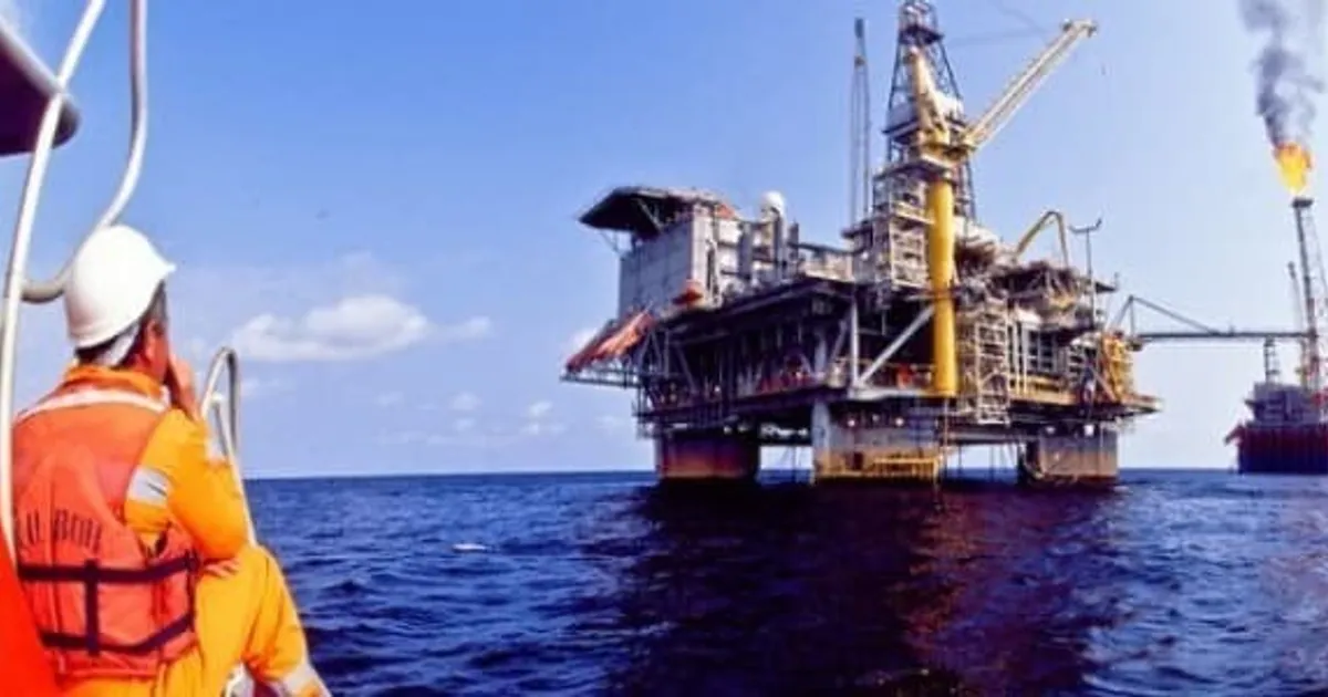 Petróleo: Barril "angolano" já está a "mililitros" do valor médio colocado no OGE 2026 devido à paz que "ameaça" a guerra na Ucrânia