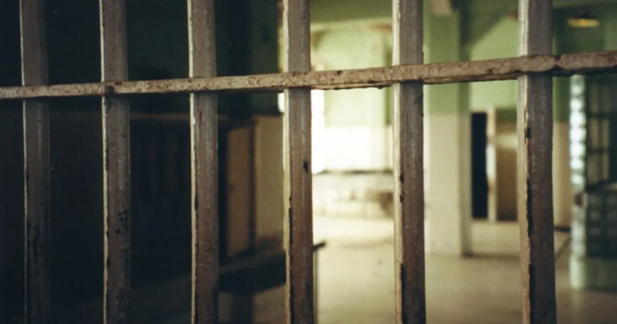 Mulher detida no aeroporto de Cabinda na segunda-feira com uma menor geria rede que sequestrava meninas para se prostituírem