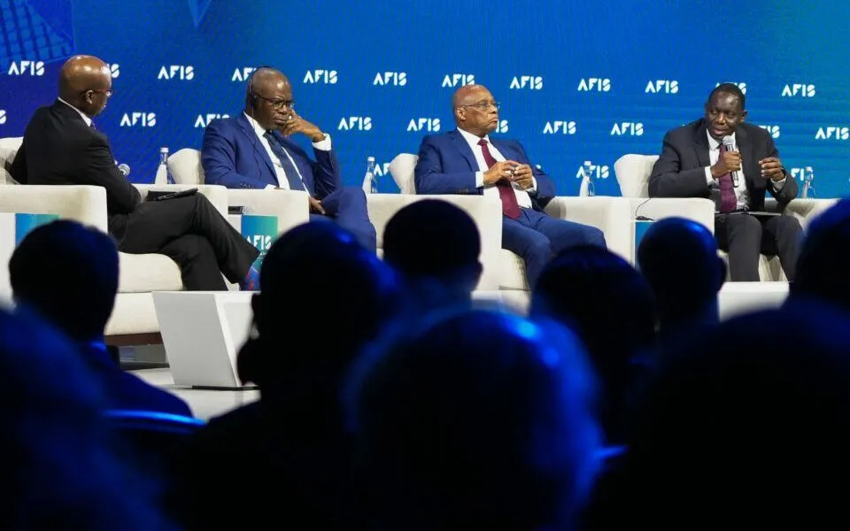 Angola começa a preparar a Cimeira da Indústria Financeira em África, que vai discutir em Luanda formas de mobilizar capital para o investimento produtivo