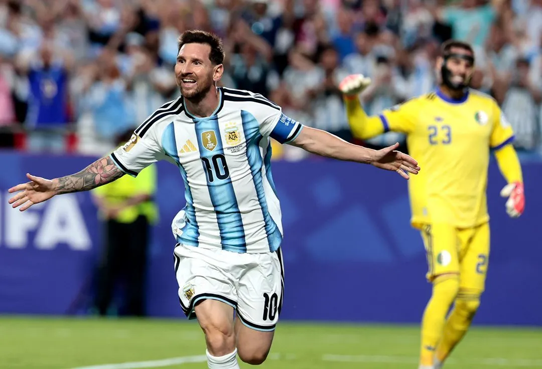 Mundial 2026: Campeã do Mundo "domestica" Raposas do Deserto