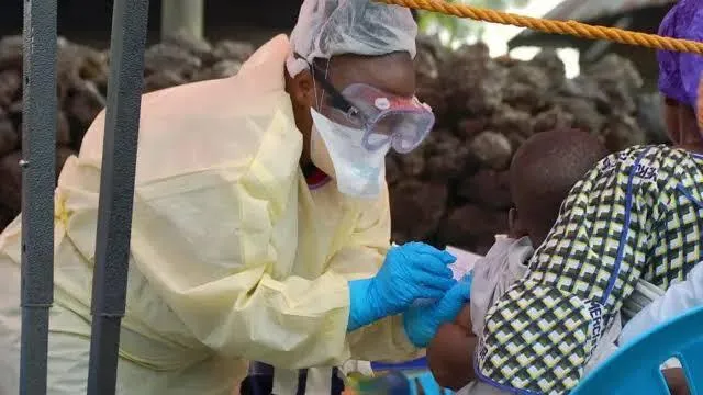 Ébola: Epidemia alastra da RDC para Quénia e Nigéria – Abuja confirma primeiro caso da infecção – Alerta volta ao Uganda