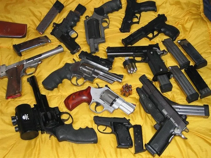 Por desvio de seis armas de fogo, superintendente da PN é despromovido ao grau de inspector