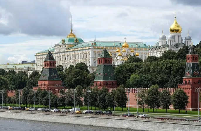 Kremlin diz que garante segurança a Zelensky se ele viajar a Moscovo para falar com Putin
