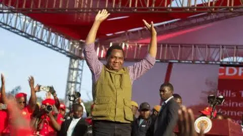 Zâmbia: Hakainde Hichilema fica mais cinco anos no poder