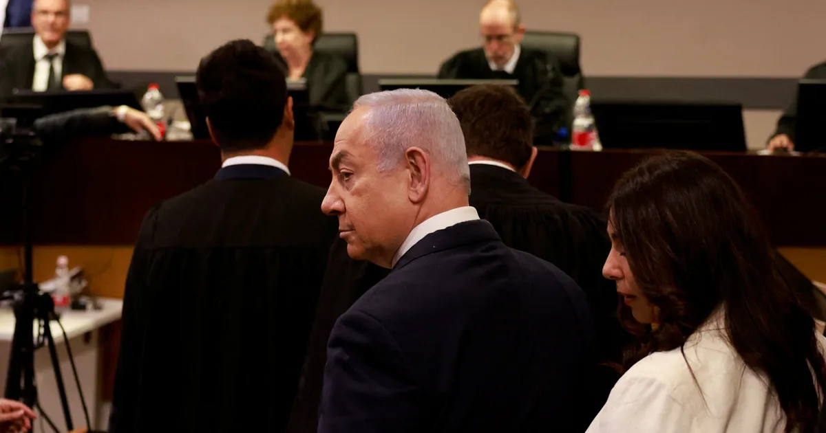 Médio Oriente: Netanyhau regressa a tribunal onde está acusado de corrupção enquanto o genocídio em Gaza parece não ter fim