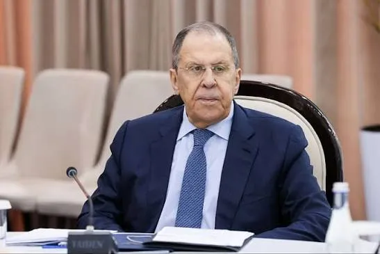 Rússia/Ucrânia: Lavrov diz que plano de paz de Trump provocou "susto de morte" nos europeus – Zelensky perde mais um aliado de peso em novo escândalo de corrupção