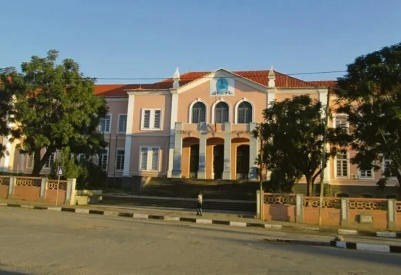 Universidade Mandume-Ya-Ndemufayo perde acreditação de cinco cursos de engenharia