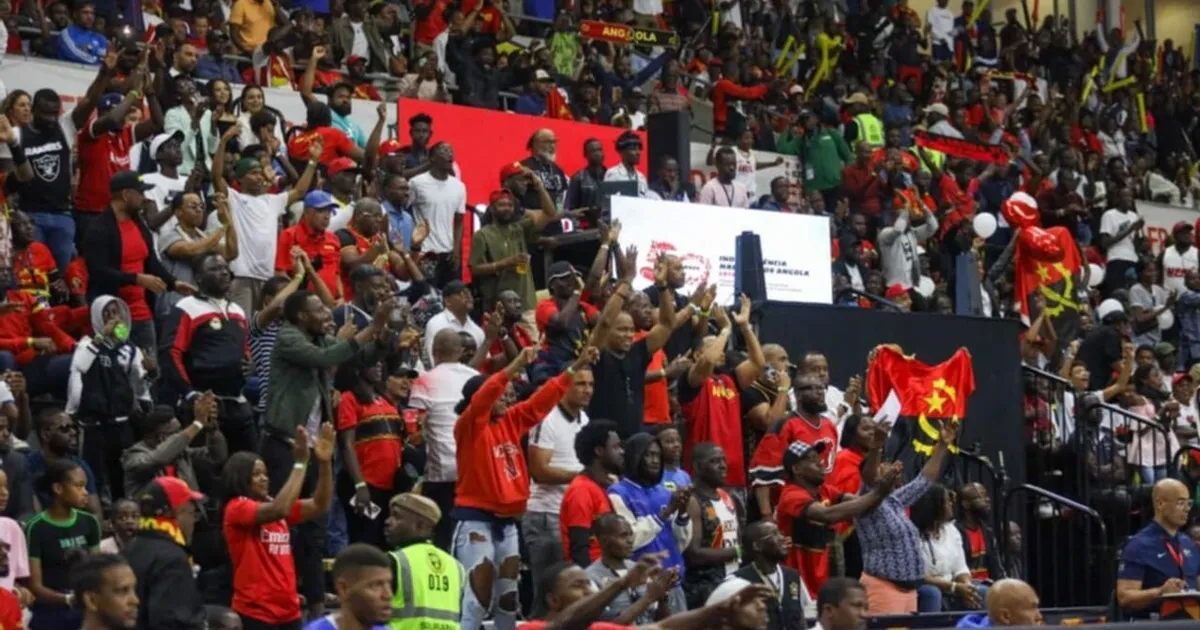 Afrobasket 2025: O país inteiro vibrou com a vitória sofrida da selecção nacional que mandou para casa Cabo Verde - Angola está com um pé na final