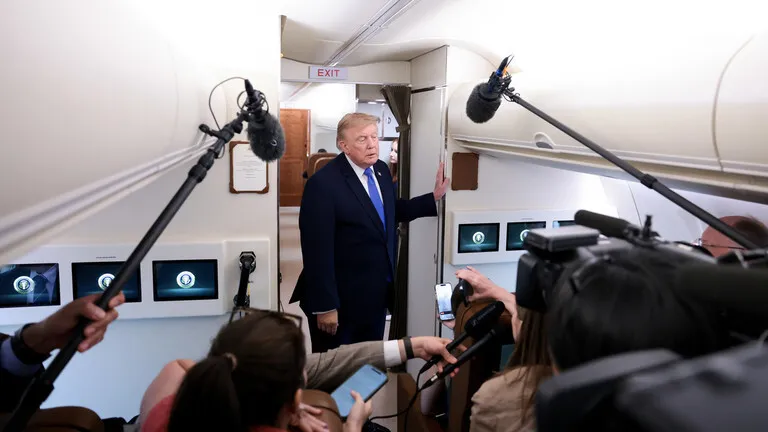 Médio Oriente: Irão ameaça presença naval dos EUA na região – Trump em "paralisia estratégica" pode ficar "entalado" no Estreito de Ormuz até Novembro