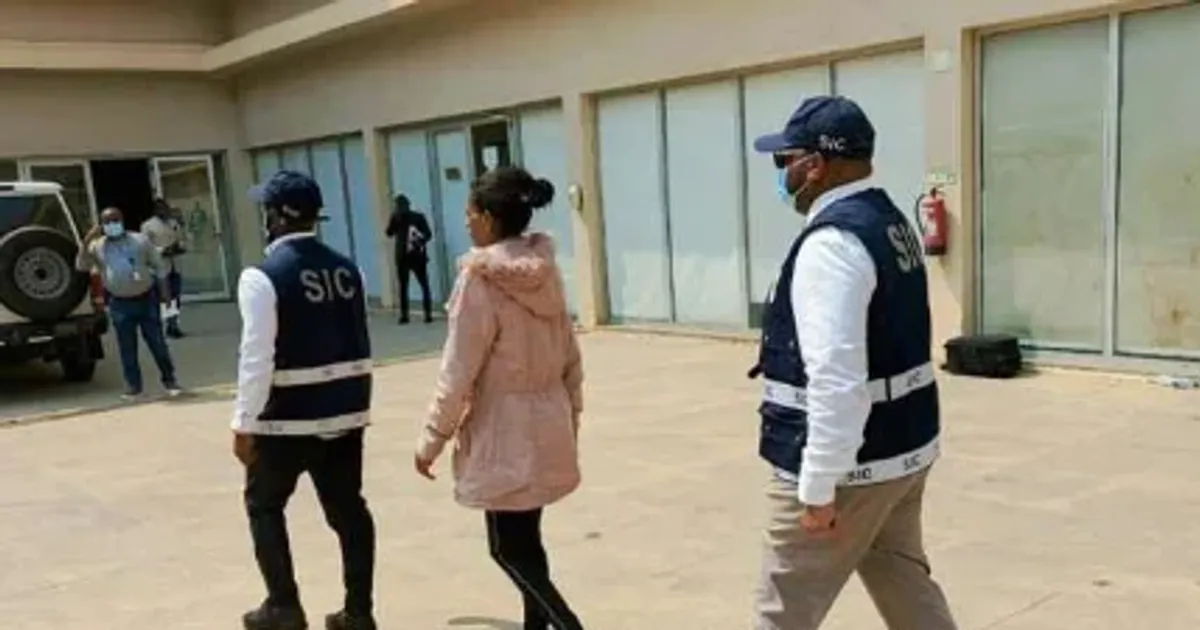 Empregada de limpeza detida no aeroporto com mais de um quilo de cocaína no estômago