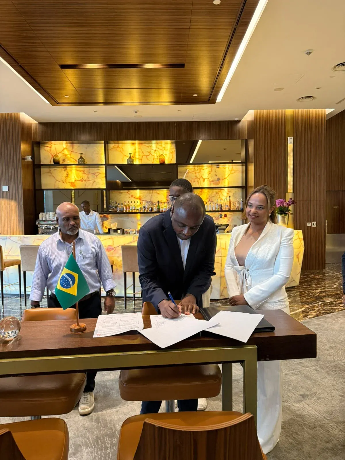 Câmaras de comércio de Angola e Brasil reforçam cooperação nos sectores mineiro, petrolífero e industrial