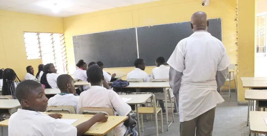 Ombadja precisa de mais 400 professores para retirar 2 mil crianças fora do ensino