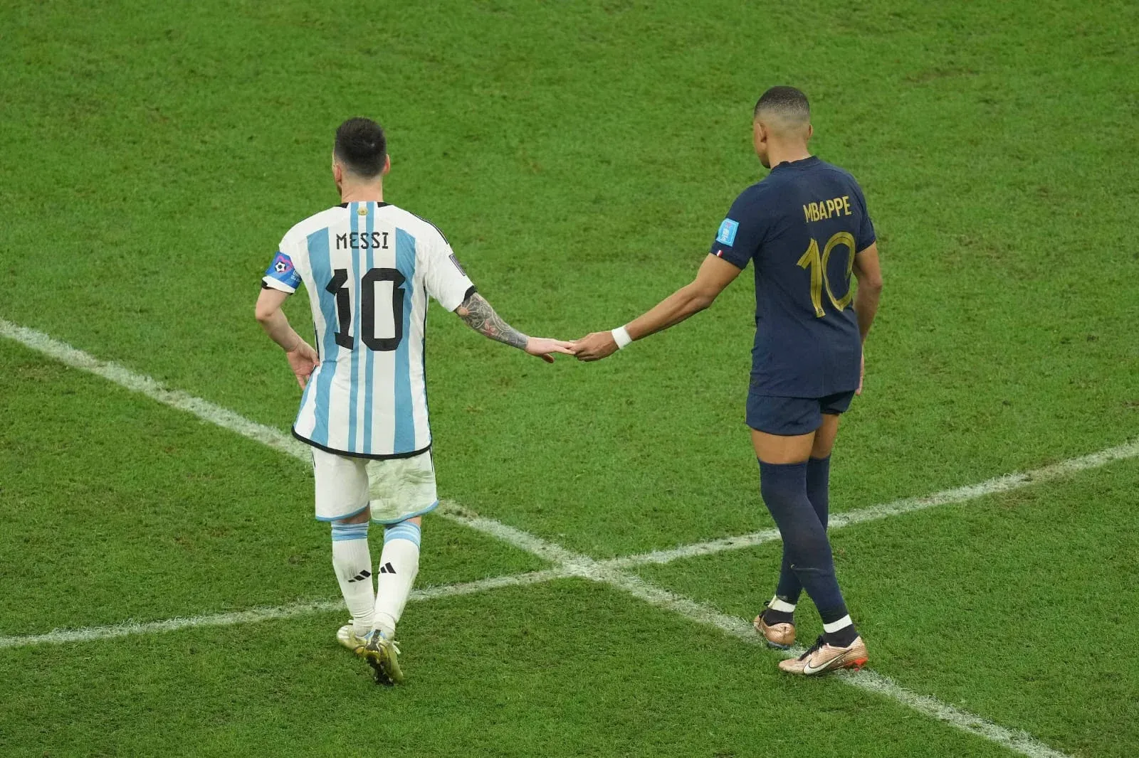 Messi e Mbappé lutam pela bota de ouro do Mundial 2026