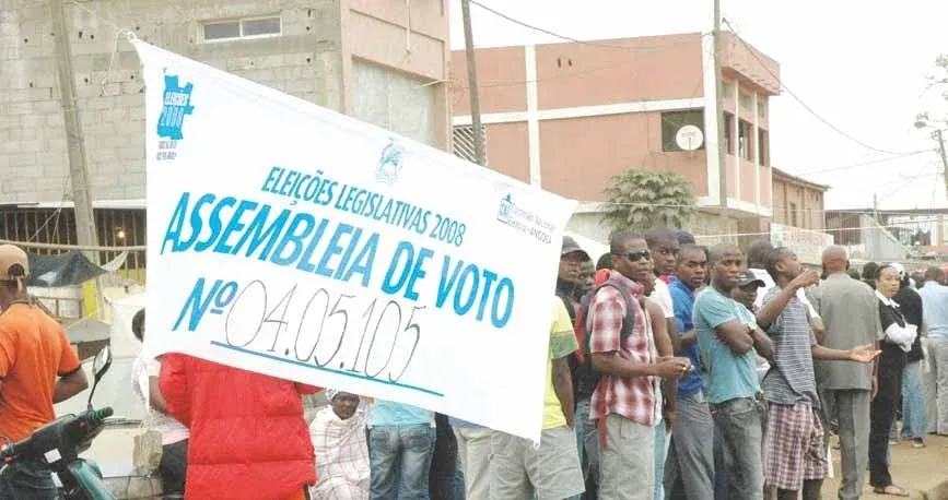 Angolanos regressam às urnas dentro de um ano