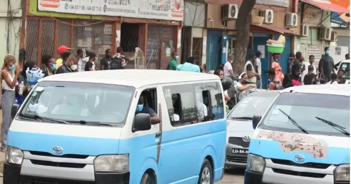 Taxistas resistem à norma da associação e rejeitam moedas de 10 e 20 kwanzas