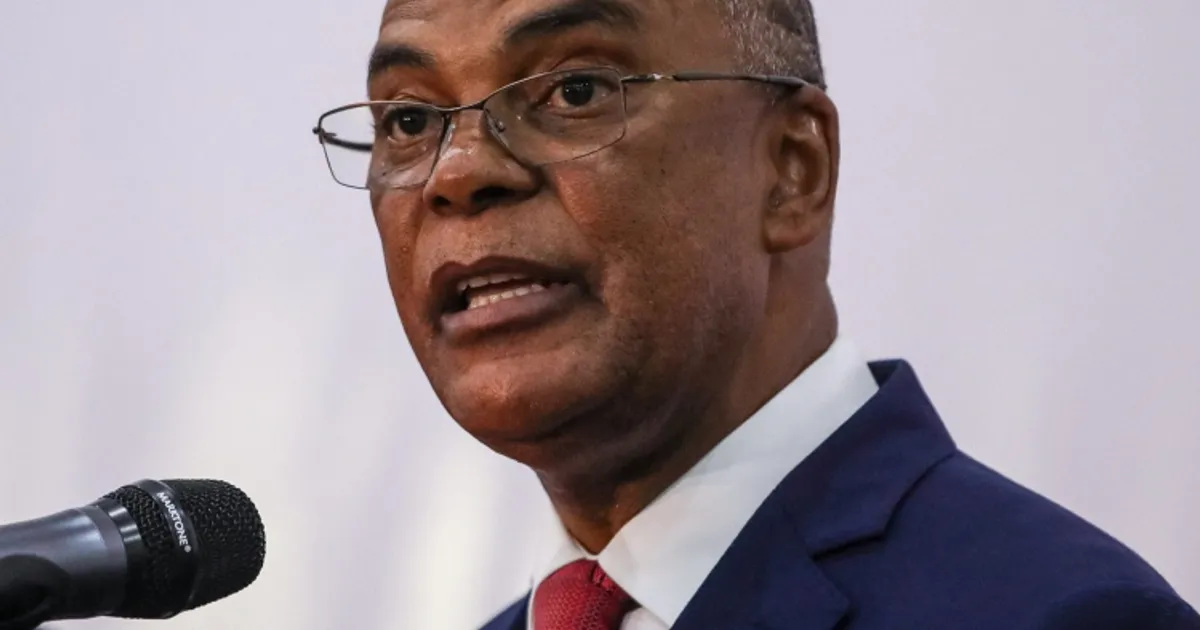Líder da UNITA discute políticas económicas no “Conversas Economia 100 Makas”