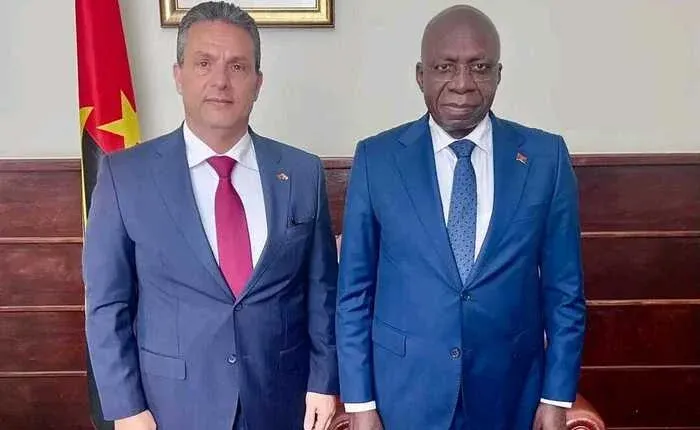 Téte António e Câmara de Comércio Angola-Líbano analisam reforço da cooperação económica e empresarial em Luanda