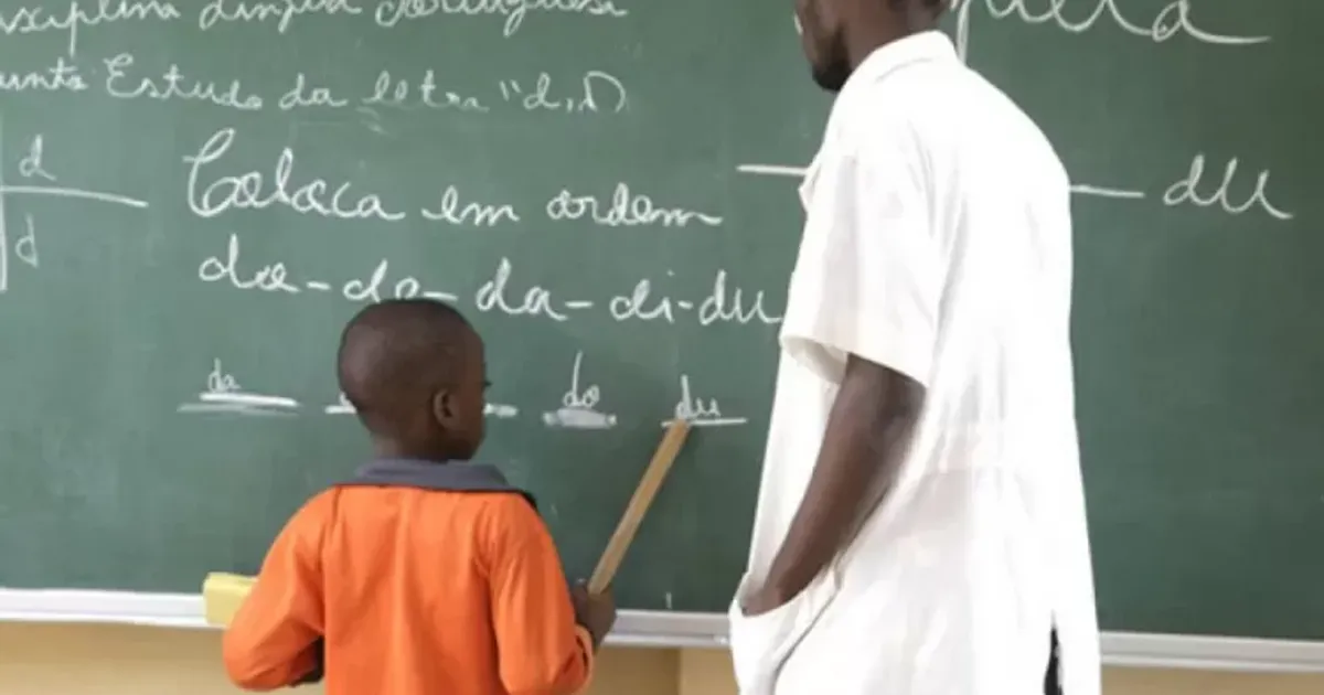 Professores expulsos “à força” das aldeias por ausências constantes nas escolas