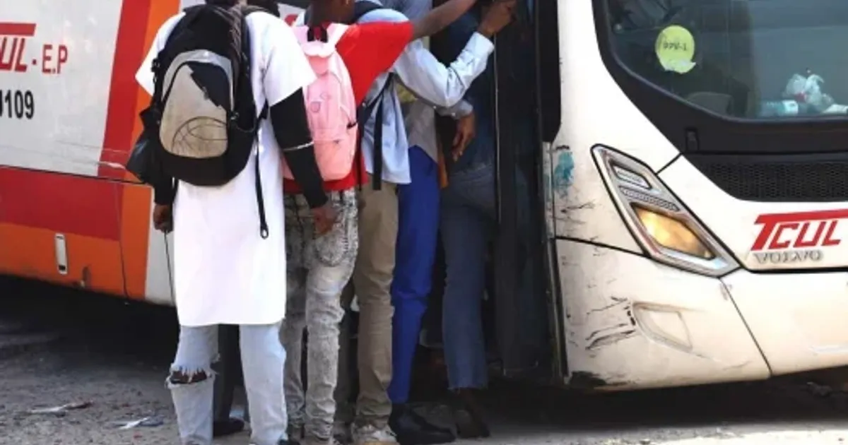 Taxa de inoperância de autocarros públicos em Luanda sobe para 70% este ano