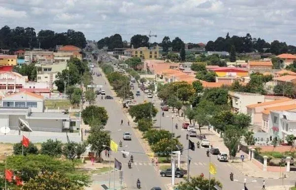 Bastonária da Ordem dos Contabilistas trabalha na Lunda-Sul com foco no reforço da instituição