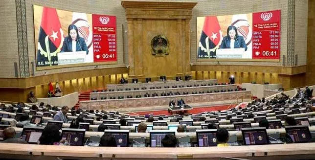 Assembleia Nacional quer reduzir despesas ao limitar delegações ao estrangeiro