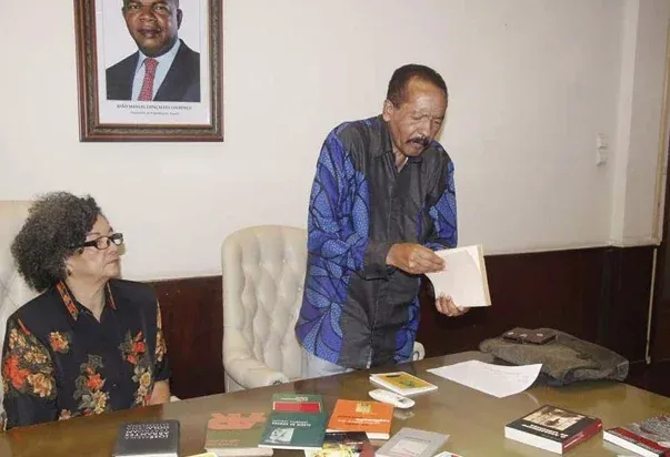 José Luís Mendonça lança Círculo de Leitores António de Assis Júnior com 16 leitores e 46 livros em Luanda