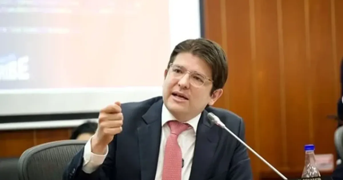 Pré-candidato à presidência da Colômbia é baleado durante evento em Bogotá