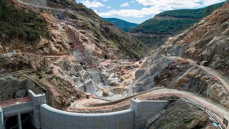 Recuperação de 43 barragens no Namibe vai reduzir conflitos entre criadores de gado