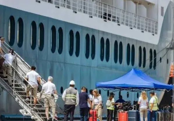 Navio cruzeiro “SH Diana” chega a Luanda com mias de 100 turistas