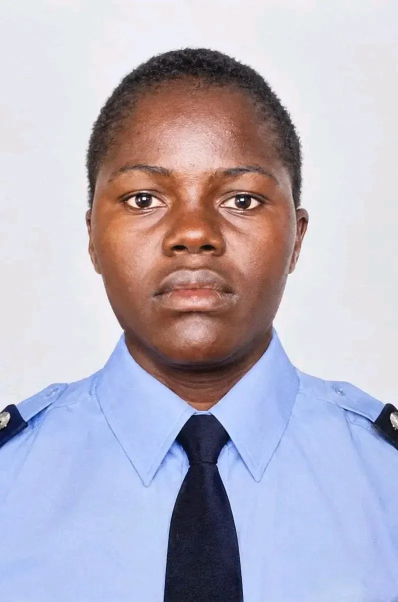 Agente da Polícia morre atropelada enquanto ajudava alunos a atravessar a estrada no Lubango