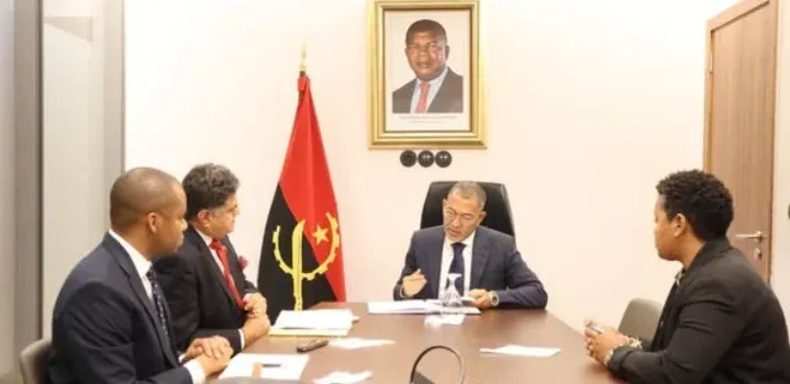 Angola e Reino Unido reforçam cooperação nos sectores mineiro e petrolífero