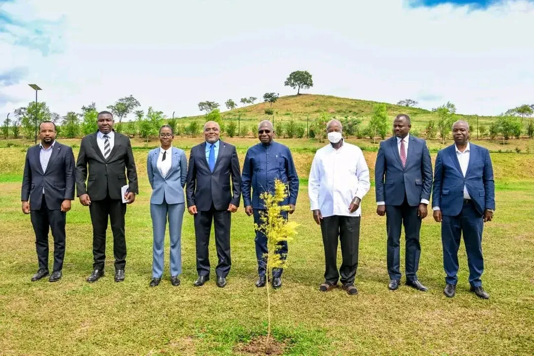 Mensagem do Presidente da República entregue ao homólogo ugandês