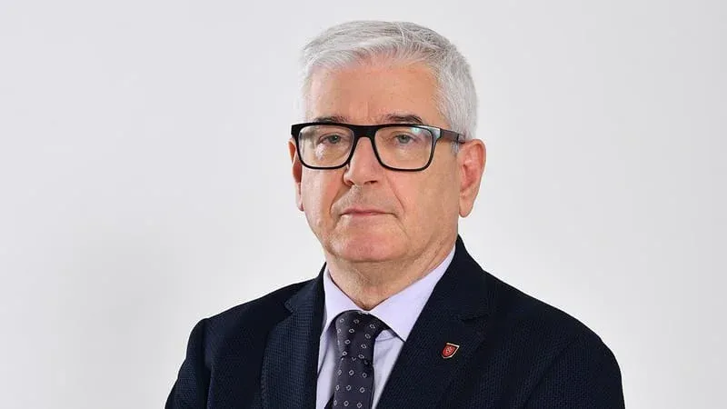 Vice-presidente da Cruz Vermelha Portuguesa denunciado por supostamente propor uso de armas nucleares contra o Irão