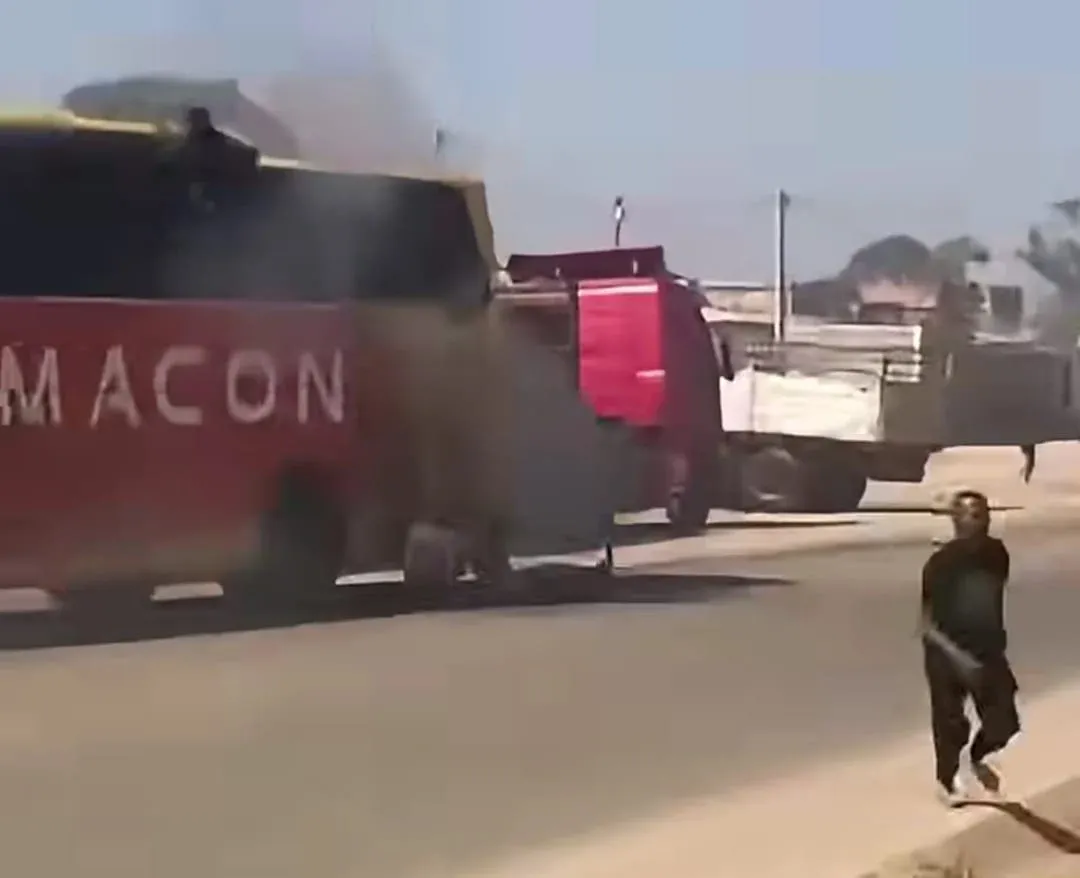 Curto-circuito provoca fumo em autocarro da Macon no Lubango