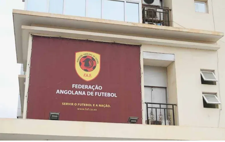 FIFA multa FAF em 5 mil dólares e mantém bloqueio ao 1.º de Agosto por dívida a Fernando Duarte