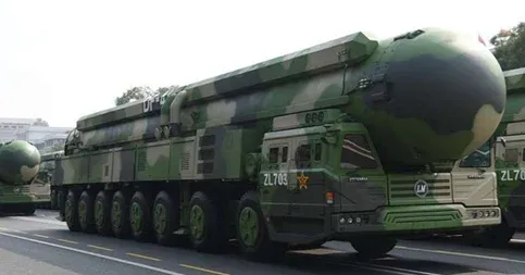China expande seu arsenal nuclear e desafia estratégia militar dos EUA, diz mídia