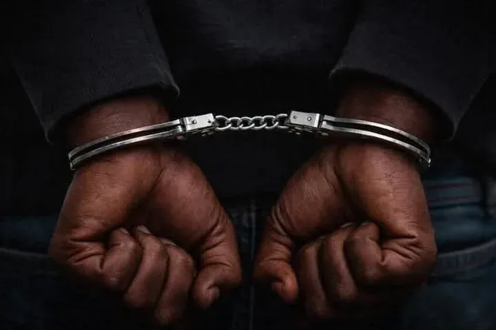 Três cidadãos detidos por furto de bens numa residência no Cuanza-Sul