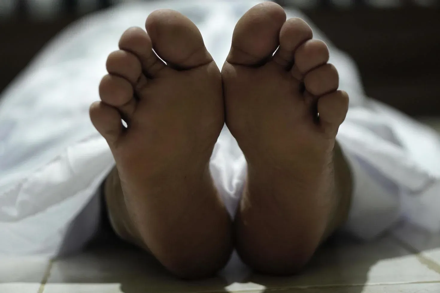 Homem é encontrado morto no Luvo com braços amarrados e rosto tapado com fita adesiva