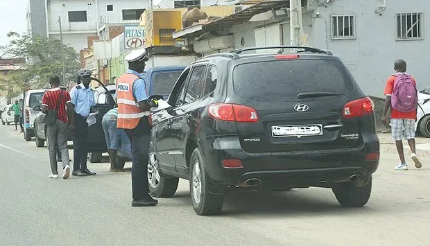 Mais de 500 automobilistas multados por infracções ao Código de Estrada durante o fim-de-semana
