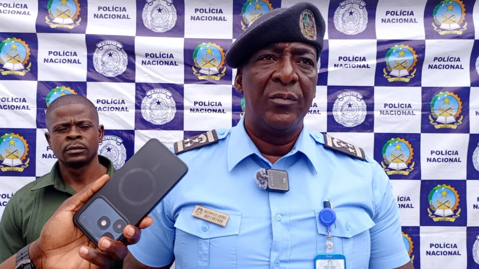 Polícia Nacional detém oito suspeitos de assaltos a residências na Samba e apreende armas, cartões e dinheiro