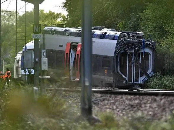 Polícia suspeita de ‘sabotagem’ em descarrilamento de comboio que deixou 44 feridos em França
